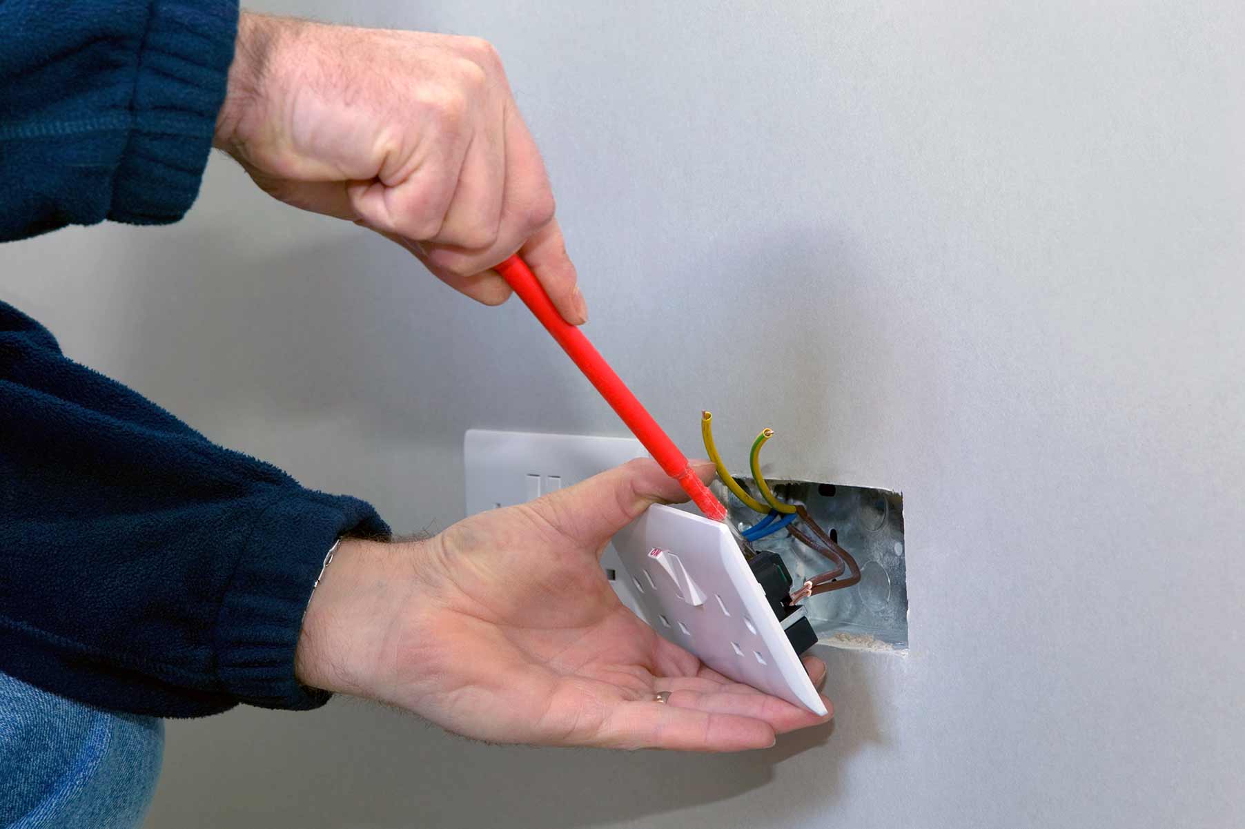 Our electricians can install plug sockets for domestic and commercial proeprties in Ludlow and the local area. 